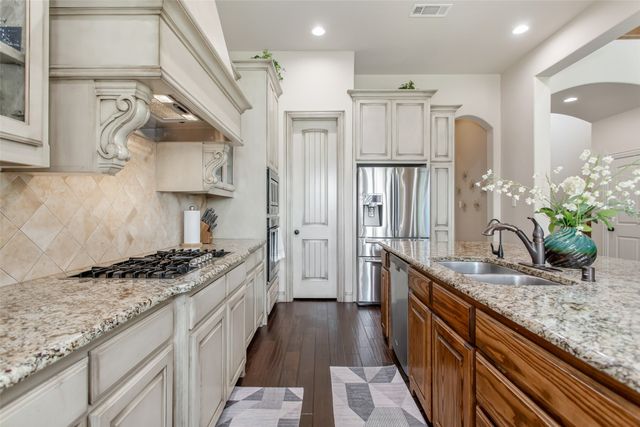 200 San Bernard Drive, Irving, TX 75039