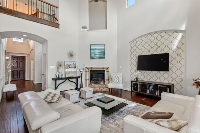 200 San Bernard Drive, Irving, TX 75039