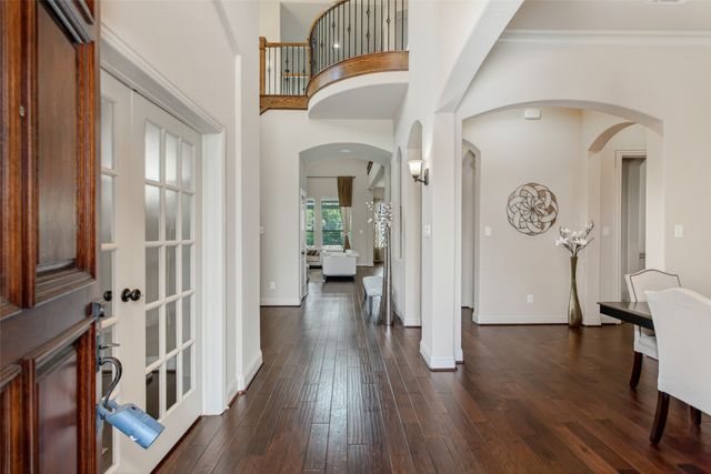 200 San Bernard Drive, Irving, TX 75039
