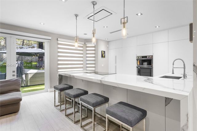 5869 NW 112th Ct, Doral, FL 33178