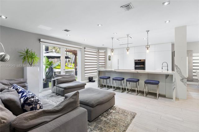 5869 NW 112th Ct, Doral, FL 33178