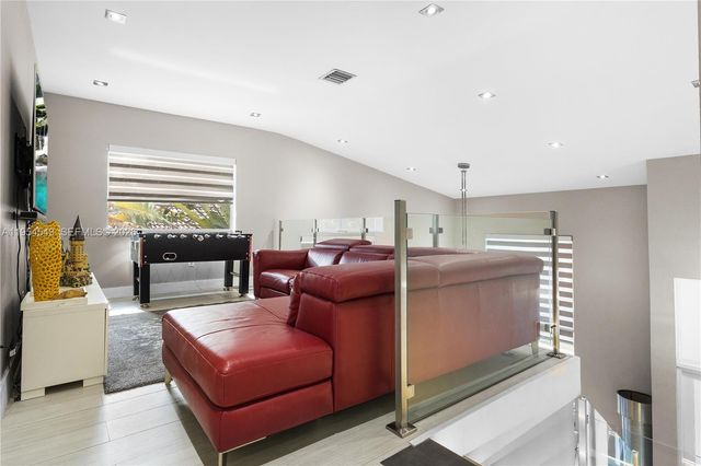 5869 NW 112th Ct, Doral, FL 33178