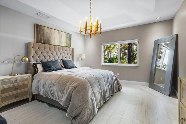 5869 NW 112th Ct, Doral, FL 33178