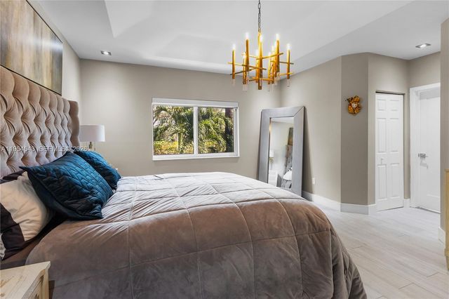 5869 NW 112th Ct, Doral, FL 33178