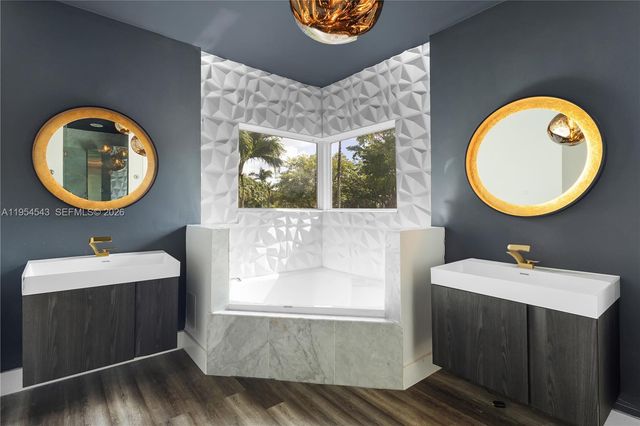 5869 NW 112th Ct, Doral, FL 33178