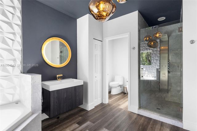 5869 NW 112th Ct, Doral, FL 33178