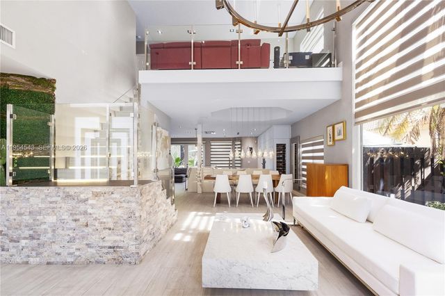 5869 NW 112th Ct, Doral, FL 33178