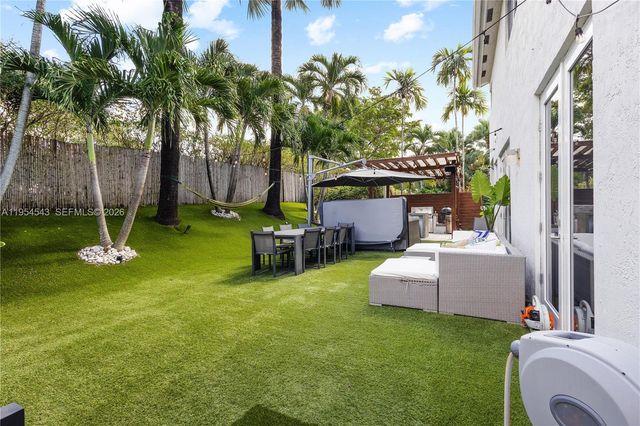 5869 NW 112th Ct, Doral, FL 33178