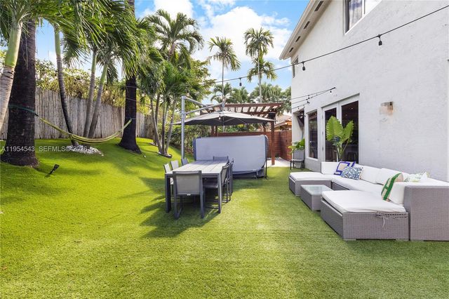 5869 NW 112th Ct, Doral, FL 33178