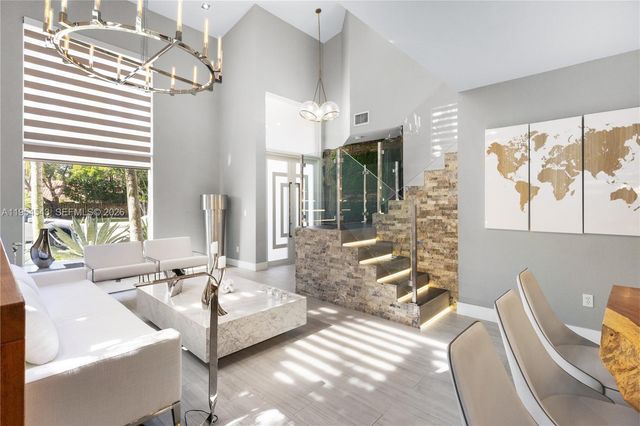 5869 NW 112th Ct, Doral, FL 33178