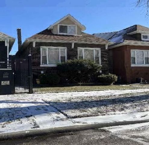 8737 S Essex Avenue, Chicago, IL 60617