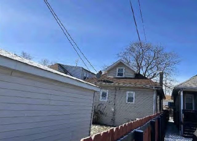 8737 S Essex Avenue, Chicago, IL 60617