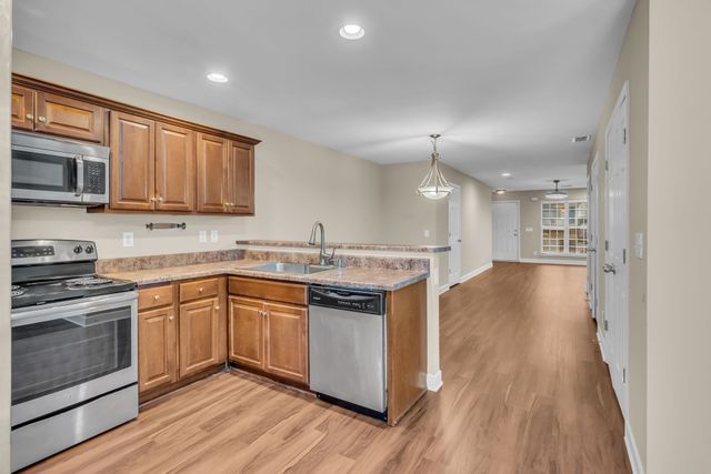 612 Bradburn Village Cir, Antioch, TN 37013