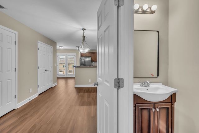 612 Bradburn Village Cir, Antioch, TN 37013