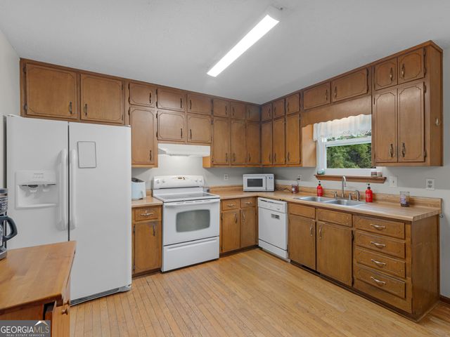 2065 Gum Creek Lane, Loganville, GA 30052