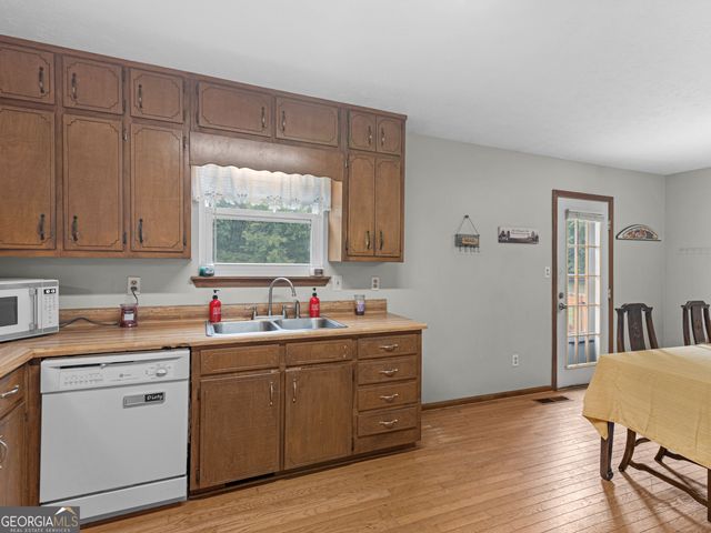 2065 Gum Creek Lane, Loganville, GA 30052