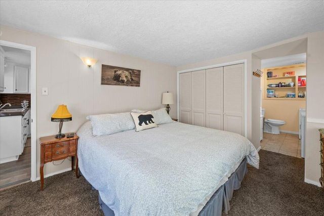 1017 W Rainbow Boulevard, Big Bear, CA 92314