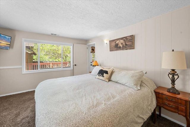 1017 W Rainbow Boulevard, Big Bear, CA 92314
