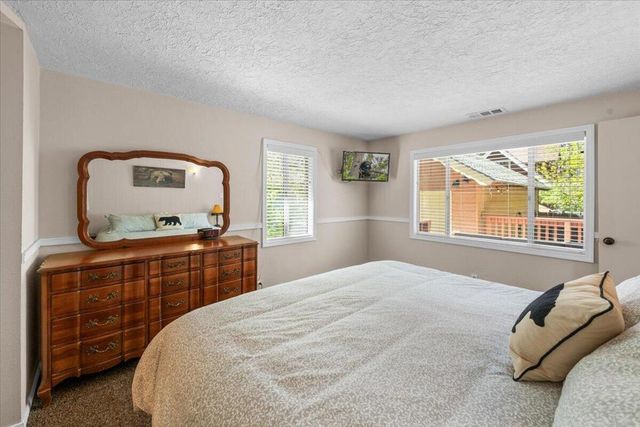 1017 W Rainbow Boulevard, Big Bear, CA 92314
