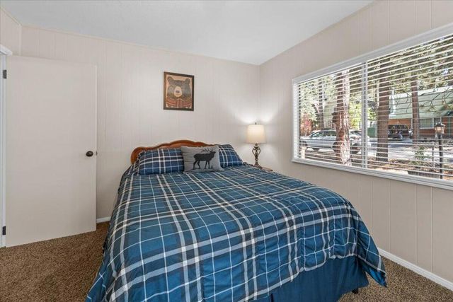 1017 W Rainbow Boulevard, Big Bear, CA 92314