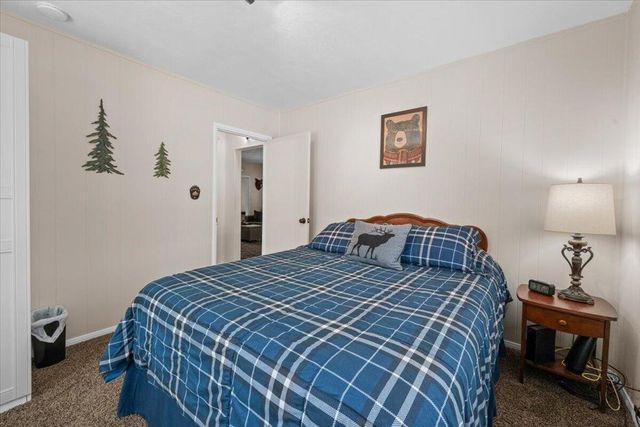 1017 W Rainbow Boulevard, Big Bear, CA 92314