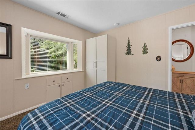 1017 W Rainbow Boulevard, Big Bear, CA 92314