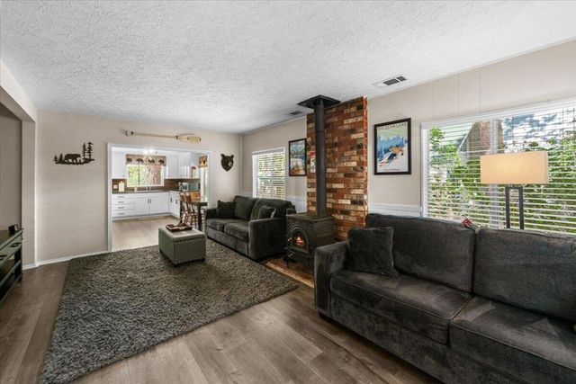 1017 W Rainbow Boulevard, Big Bear, CA 92314