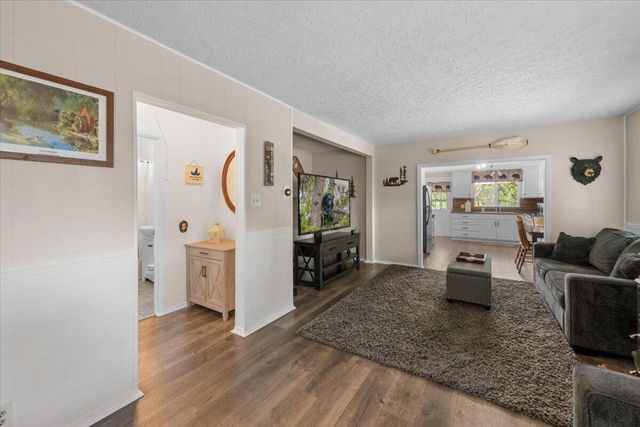 1017 W Rainbow Boulevard, Big Bear, CA 92314