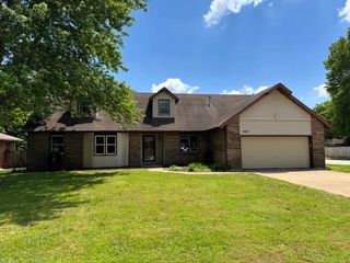 3820 South Virginia Place, Springfield, MO 65807