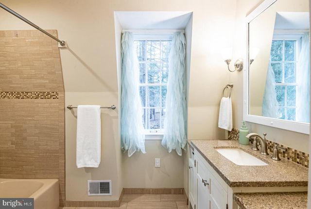 7 WESTON DR, Mohnton, PA 19540