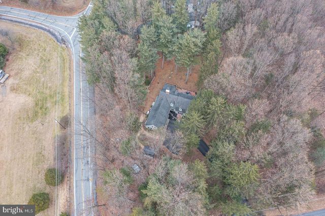 7 WESTON DR, Mohnton, PA 19540