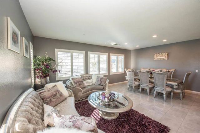 2402 Honeybell Lane, Escondido, CA 92027