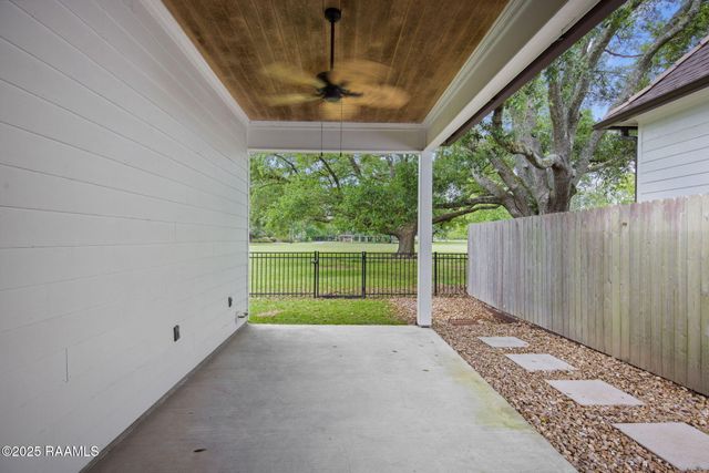 102 Drifting Sands Lane, Lafayette, LA 70503