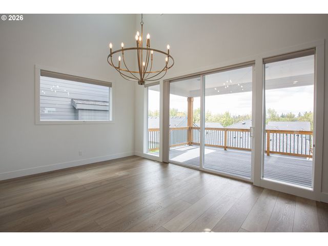 7353 Nw OAKFERN Dr, Portland, OR 97229