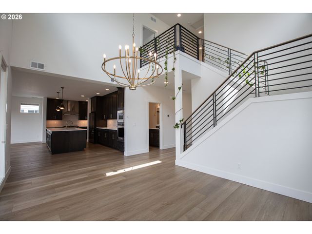 7353 Nw OAKFERN Dr, Portland, OR 97229