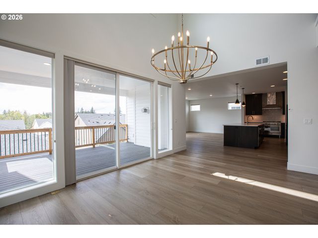 7353 Nw OAKFERN Dr, Portland, OR 97229