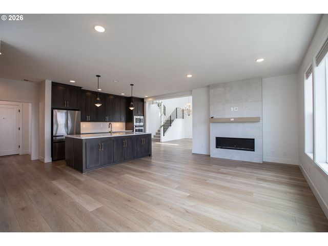 7353 Nw OAKFERN Dr, Portland, OR 97229