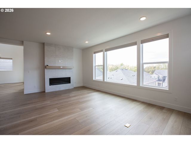 7353 Nw OAKFERN Dr, Portland, OR 97229