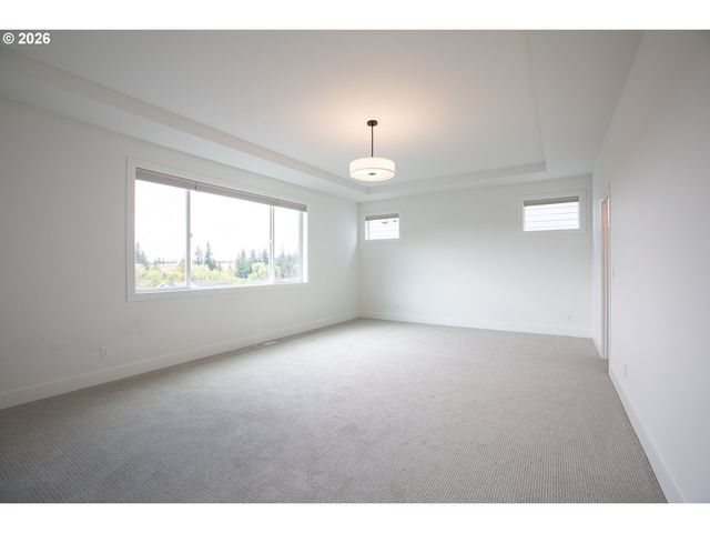 7353 Nw OAKFERN Dr, Portland, OR 97229