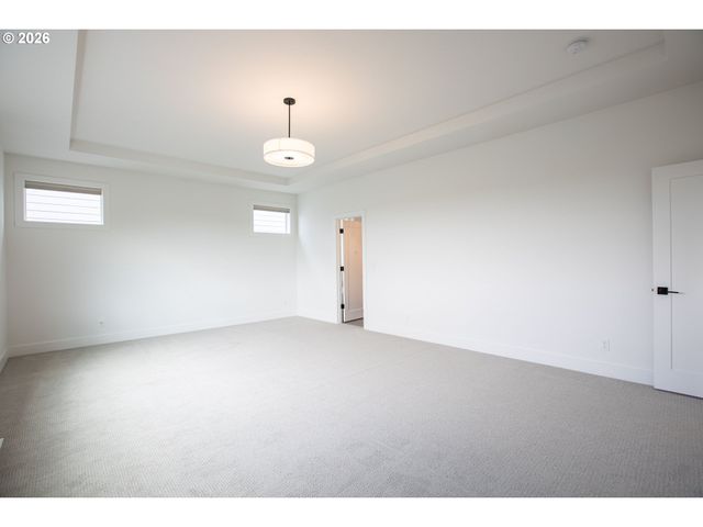 7353 Nw OAKFERN Dr, Portland, OR 97229