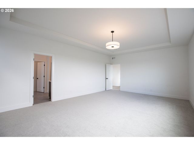7353 Nw OAKFERN Dr, Portland, OR 97229