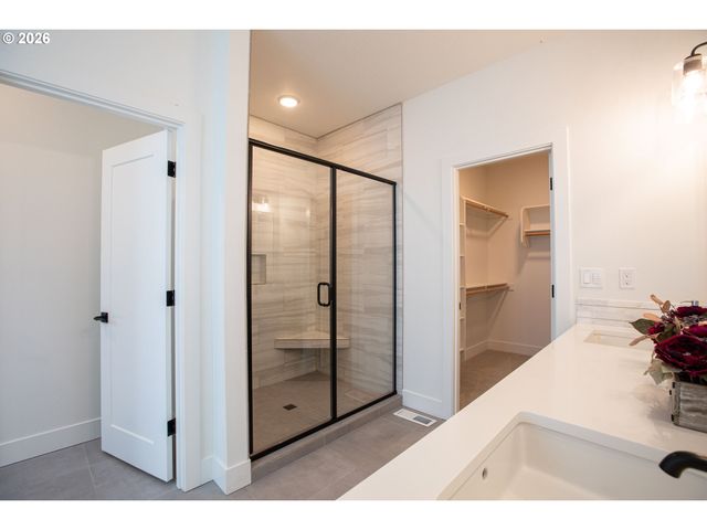 7353 Nw OAKFERN Dr, Portland, OR 97229