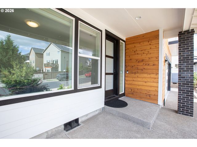7353 Nw OAKFERN Dr, Portland, OR 97229