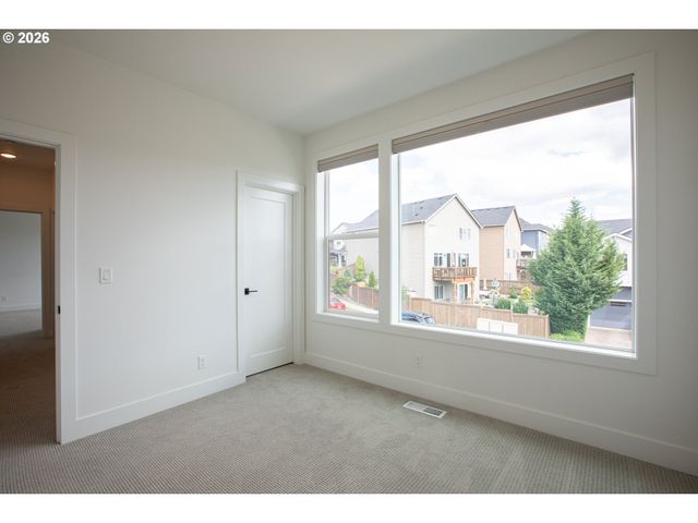 7353 Nw OAKFERN Dr, Portland, OR 97229