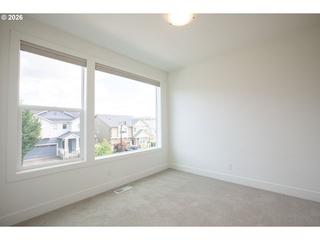 7353 Nw OAKFERN Dr, Portland, OR 97229