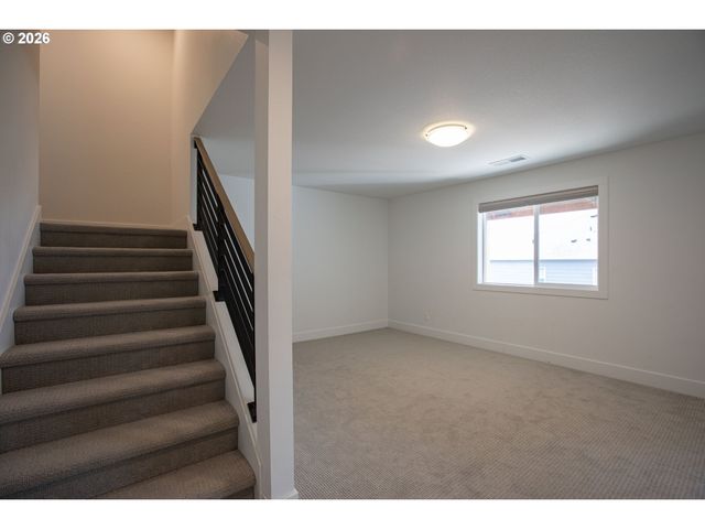 7353 Nw OAKFERN Dr, Portland, OR 97229