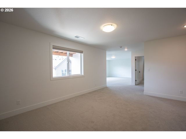 7353 Nw OAKFERN Dr, Portland, OR 97229