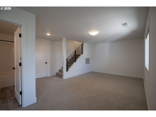 7353 Nw OAKFERN Dr, Portland, OR 97229