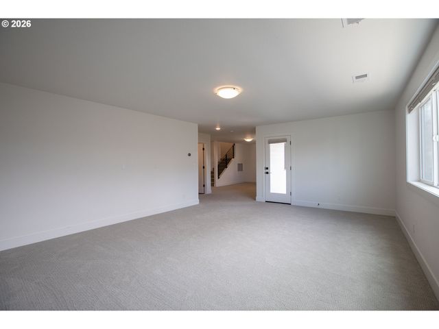 7353 Nw OAKFERN Dr, Portland, OR 97229