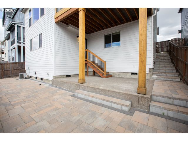 7353 Nw OAKFERN Dr, Portland, OR 97229